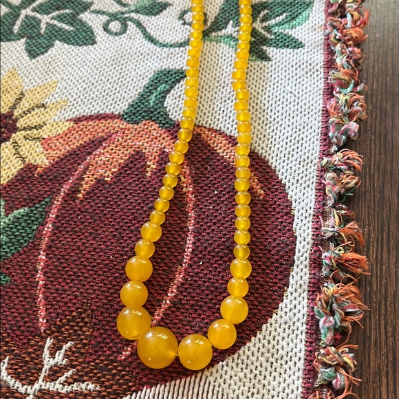 Vibrant Yellow Beaded Necklace brand new never worn - Picture 2 of 3